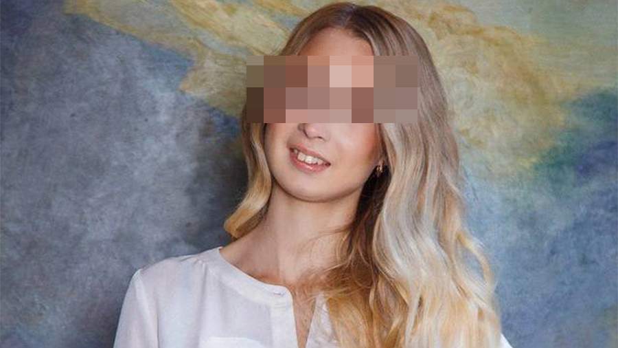 Блогеры нашли эротические фото девушки из банкоматов «Альфа-банка»